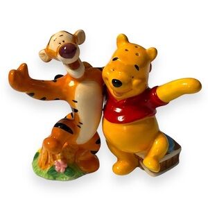 Disney Theme Parks Winnie The Pooh & Tigger Salt and‎ Pepper Shakers Ceramic